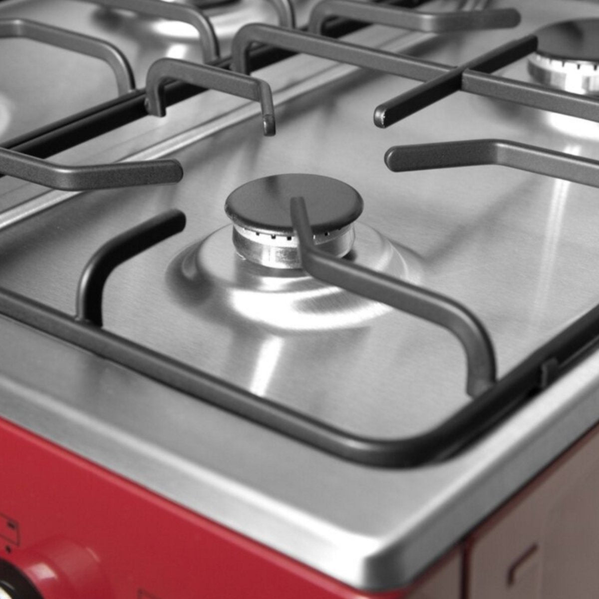 Wiggo WO-E605R(RX) – Vrijstaand gasfornuis – 60 cm – 4 kookzones – 56L elektrische oven – Rood Roestvrijstaal – Elektrische vonkontsteking & vlambeveiliging – Energieklasse A